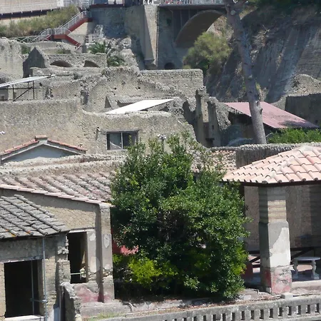 Herculis Domus Bed & Breakfast 3*